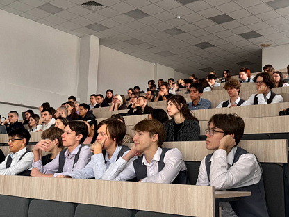 Директор ФБУ «Красноярский ЦСМ» Вадим Гарифуллин провел открытую лекцию для школьников и студентов